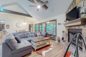 Creekside Getaway